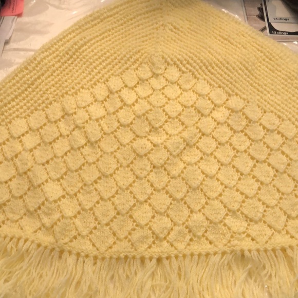 Beautiful Yellow Shawl🥳HP🥳 - Picture 3 of 7